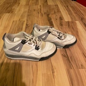 haven’t tried cleaning them, definitely could make them look newer.